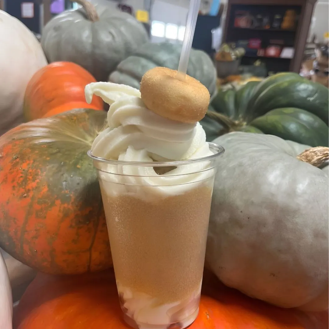Apple cider float and fall treats at Callaham Orchards